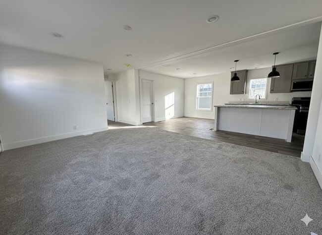 Photo - 7 Rainier St N