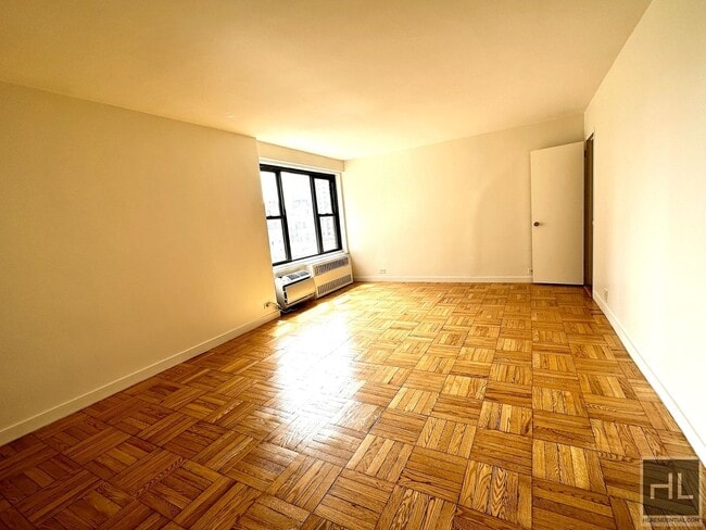 Building Photo - Fourth Avenue Unit 17P