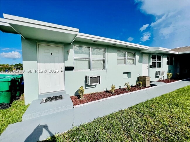 Building Photo - 7613 Venetian St Unit C