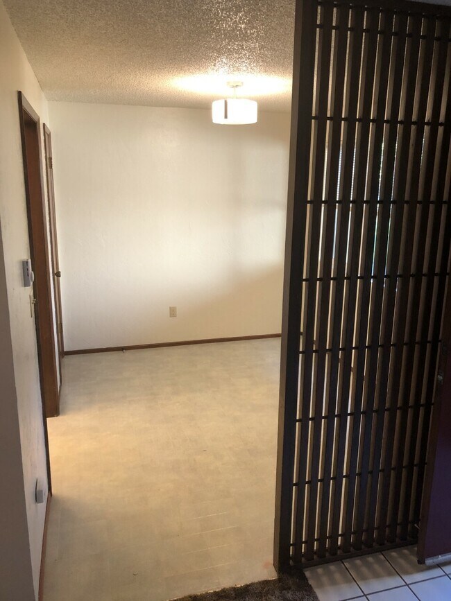 Photo - 1010 Midway Dr NE