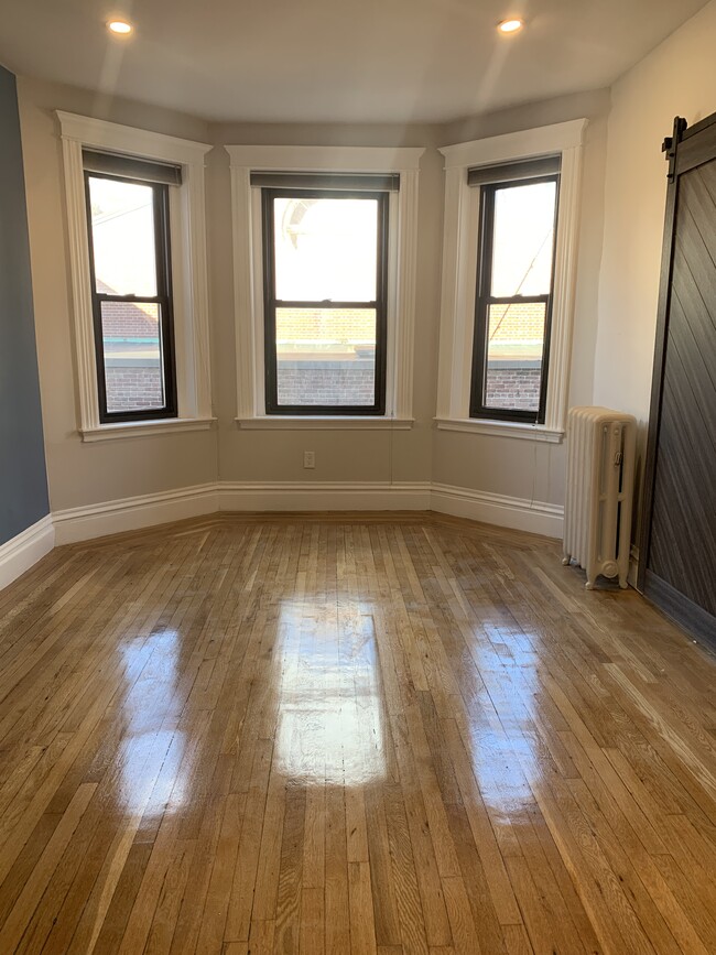 Building Photo - 107 Jersey St Unit 11
