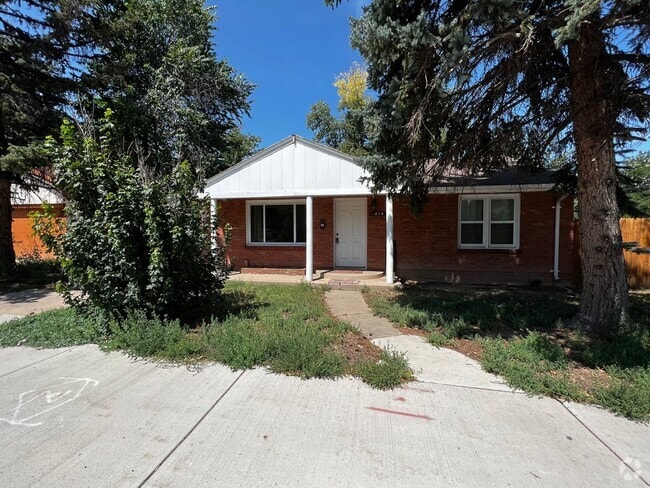 Building Photo - Spacious 3 Bed 2 Bath House in Central For...