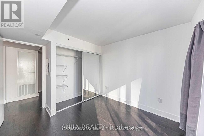 Photo - 955 Bay St. Unité 1604