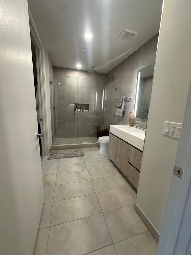 Photo - 83 NW 26th St Unidad A2