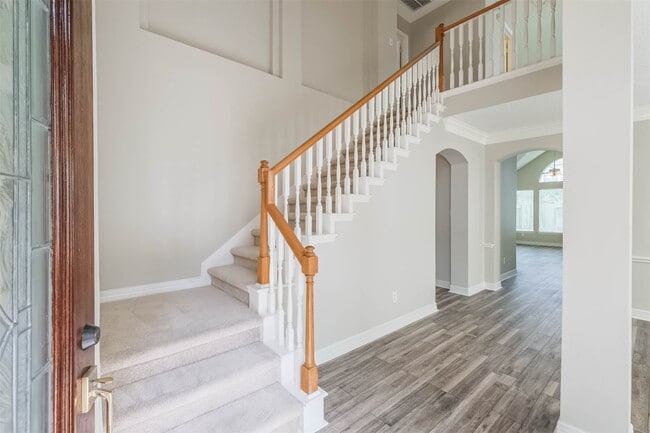 Photo - 5911 Brook Bend Dr