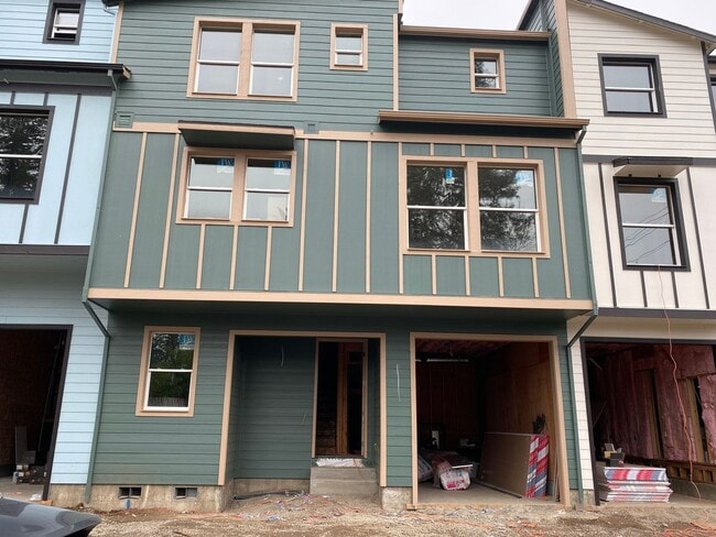 Building Photo - Lovely 3 Bedroom Townhome Built In 2022!