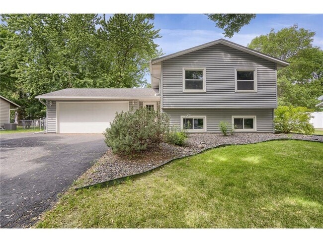 Building Photo - 9937 Deerwood Ln N Rental