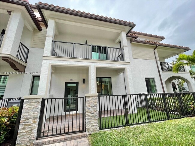 Building Photo - 4654 NW 83rd Pkwy Unit 4654 Rental