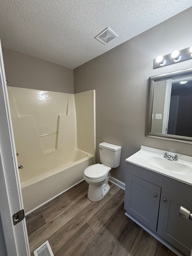 Photo - 4117 Juniper Ln NW Unidad B