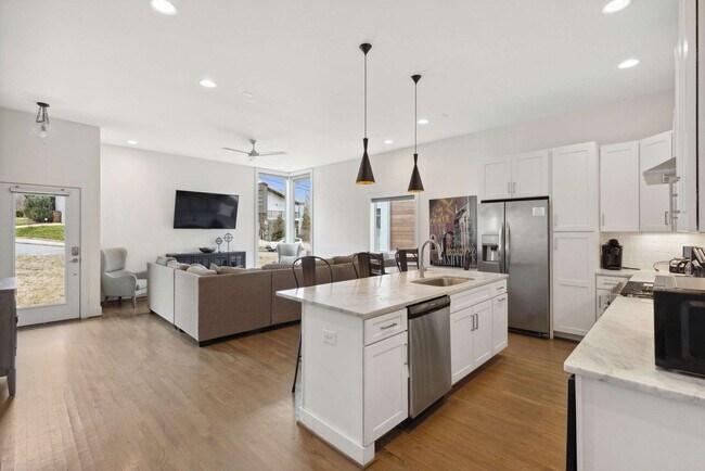 Building Photo - 960 9th Ave S Unit ID1051680P