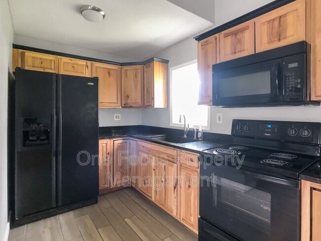 Building Photo - 515 E Second Ave Unit 2