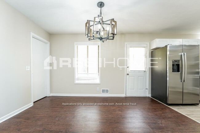 Photo - 1763 Stag Dr NW