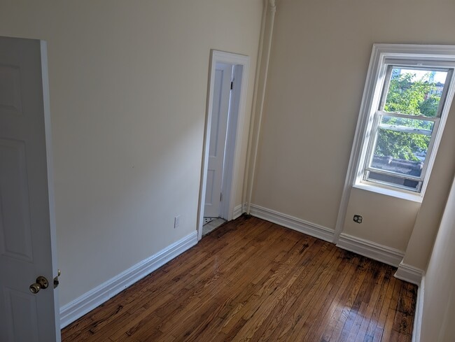 Building Photo - 432 E 136th St Unit Apt2