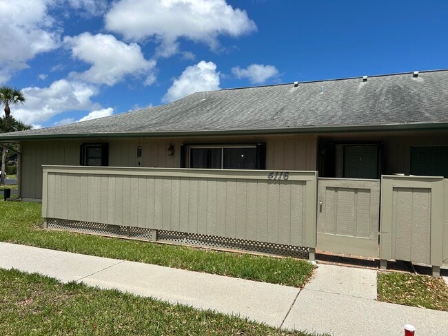 Building Photo - 4116 NW Cinnamon Tree Cir