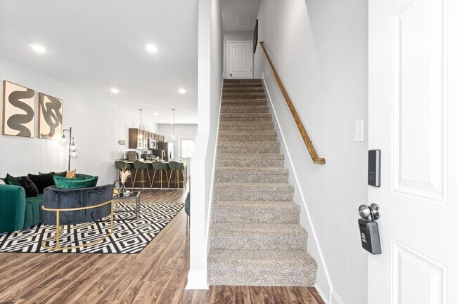 Photo - 541 New S Dr