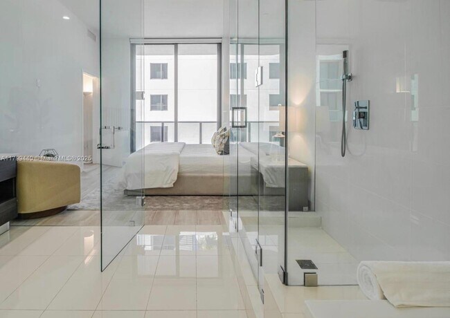 55 SW 9th St Unit 4409