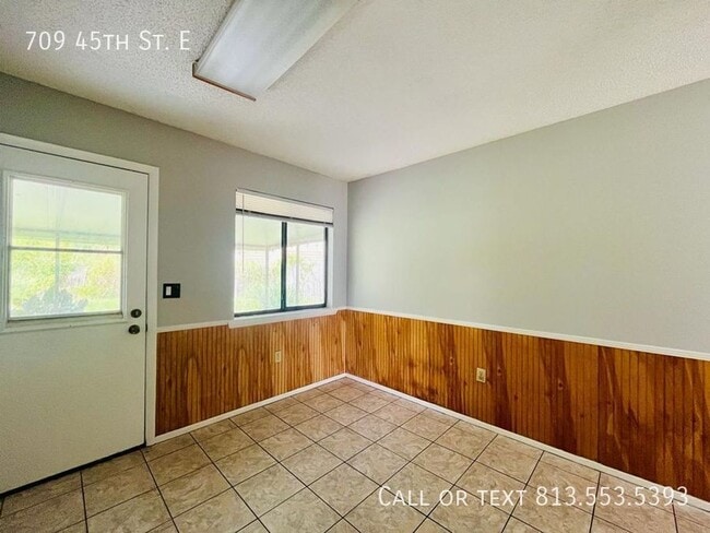 Photo - 709 45th St E