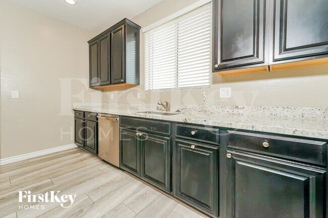 Photo - 6950 Denio Island St