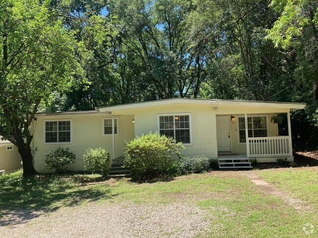 Building Photo - 4 bed 2 bath Minutes from FSU! available A... Rental