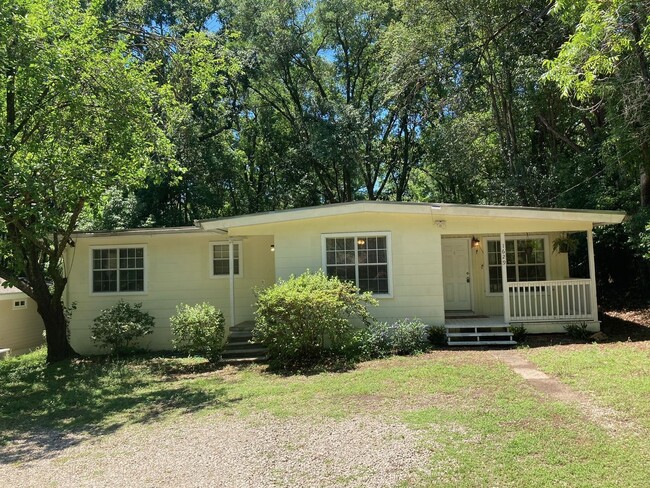 4 bed 2 bath Minutes from FSU! available A... - 4 bed 2 bath Minutes from FSU! available A... Casa