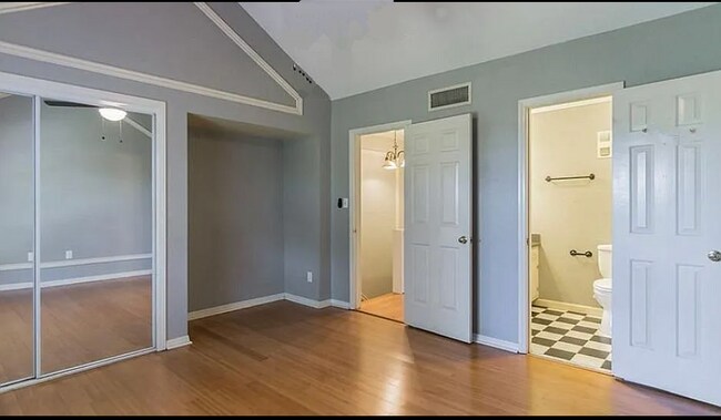 1226 Villa Ln