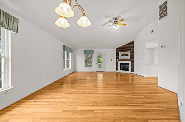 Building Photo - 208 56th St Rental
