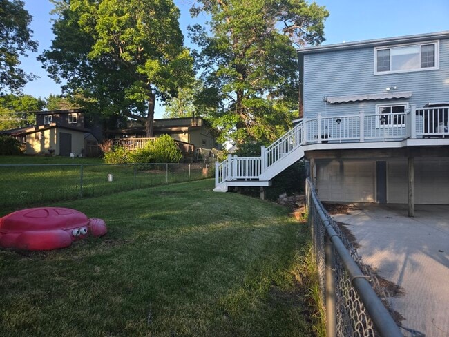 1125 S Long Lake Blvd