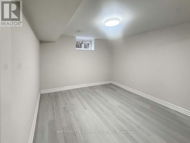 Photo - 130 Kingslake Rd