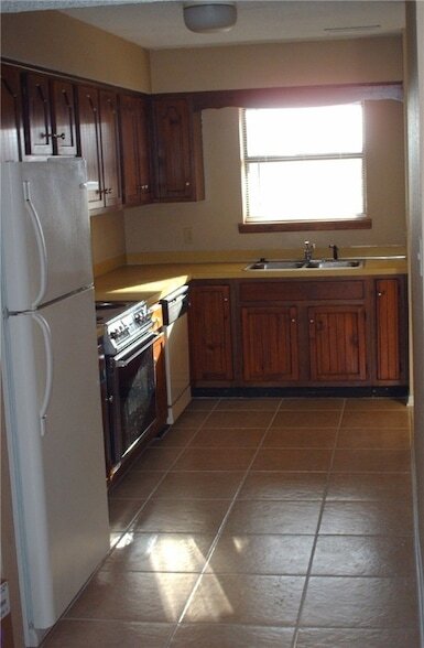 Photo - 2049 E Oaks Dr