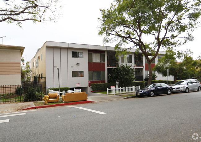 Photo - 1202 N Fuller Ave Apartments