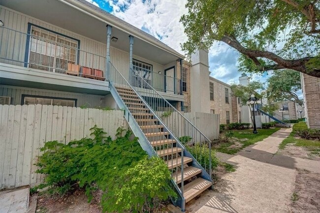 Building Photo - 6606 De Moss Dr Unit 1014