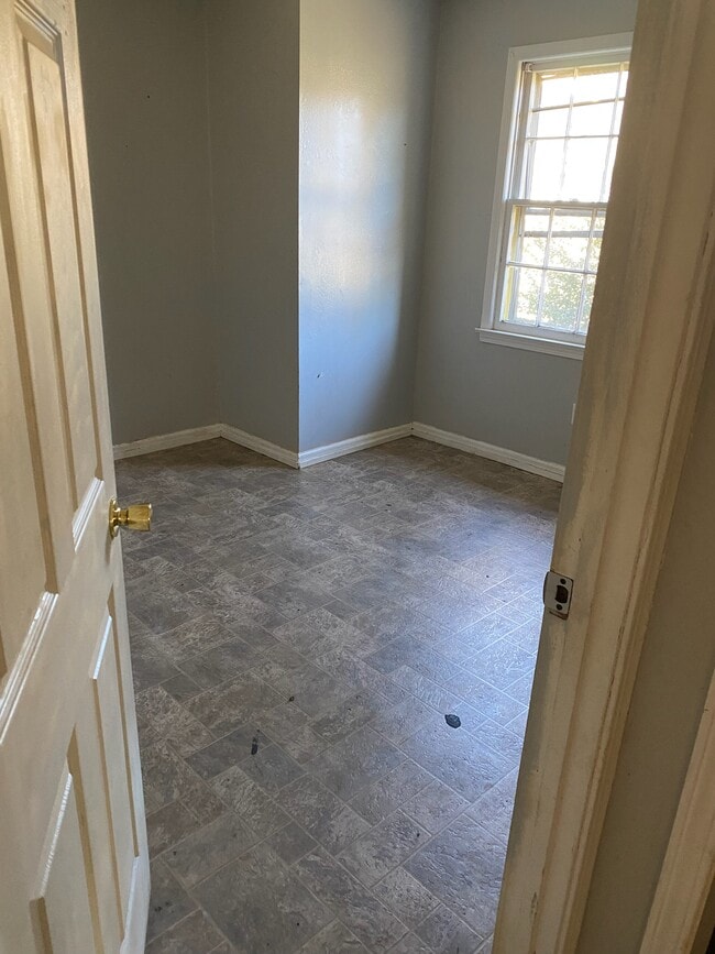 Photo - 214 Ashcroft Dr