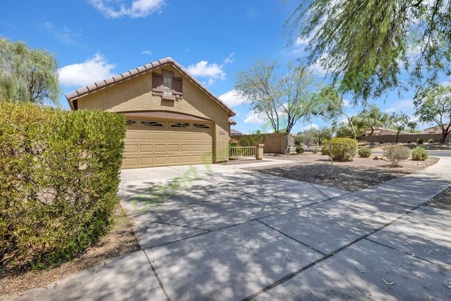 Building Photo - Lovely 3 bed / 2.5 bath Home in the Power ...