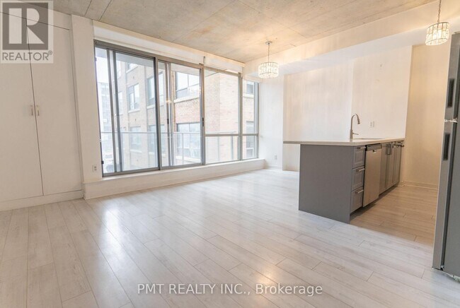 Photo - 36 Charlotte St Unit 401