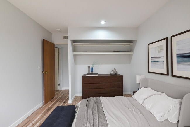 Photo - 1265 S Maple Rd Unit 305