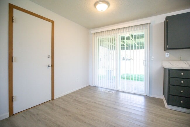 Photo - *** 3 Bedroom Woodburn home available now ***