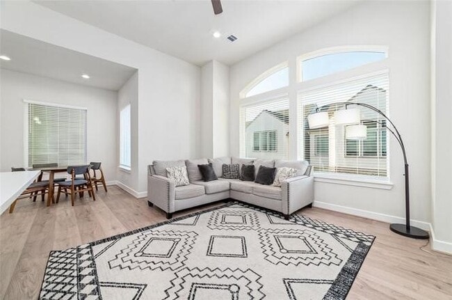 Photo - 148 Knightsbridge Park Ln