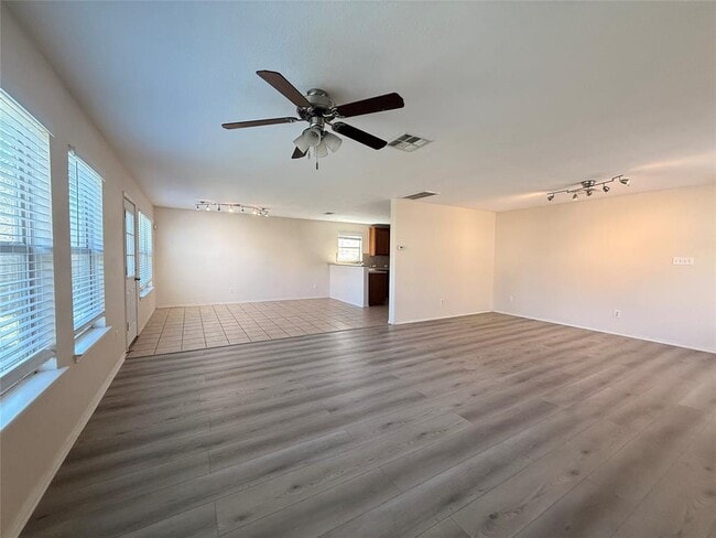 Photo - 279 Housefinch Loop