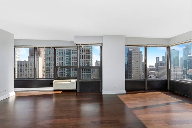 Photo - 30 E Huron St Unidad 3602