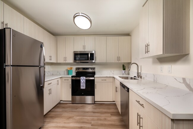 Building Photo - Shadowridge Woodbend Rental