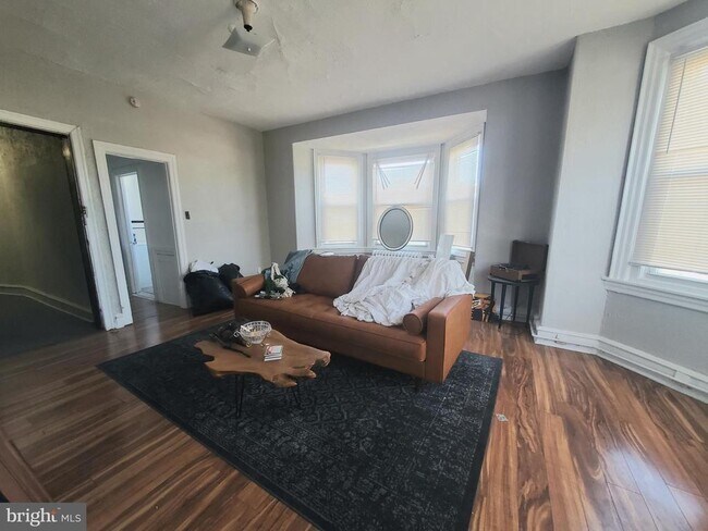 Photo - 4960 Chestnut St Unit 2