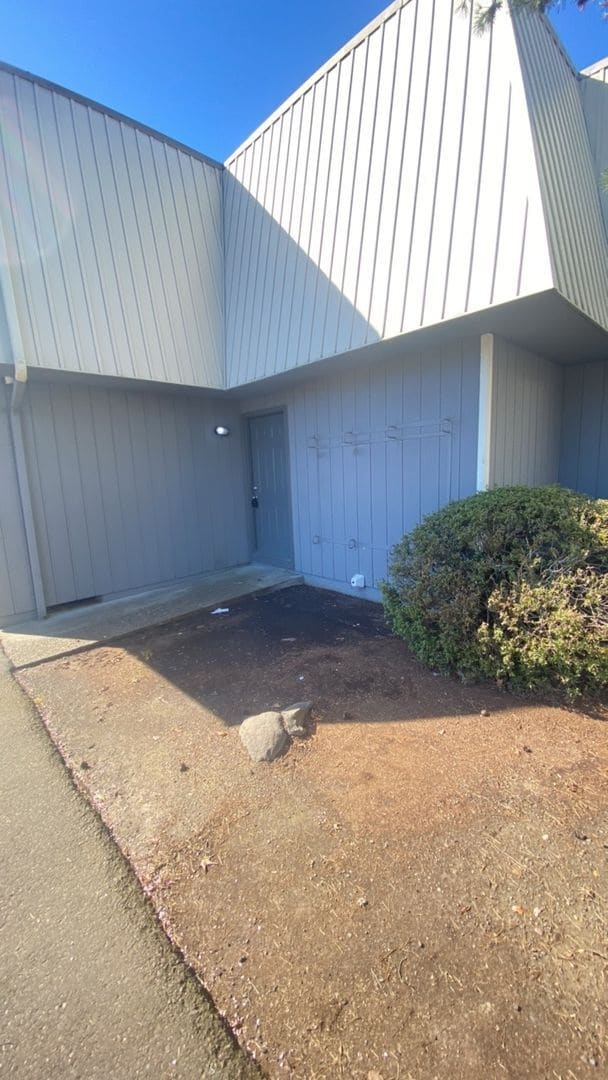 Photo - (526) Halpert Duplex - 4 Bedroom / 2 Bathroom Unit 1417 (UGF)