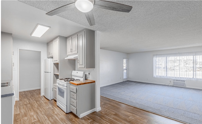 Photo - Ivanhoe Village Apartments