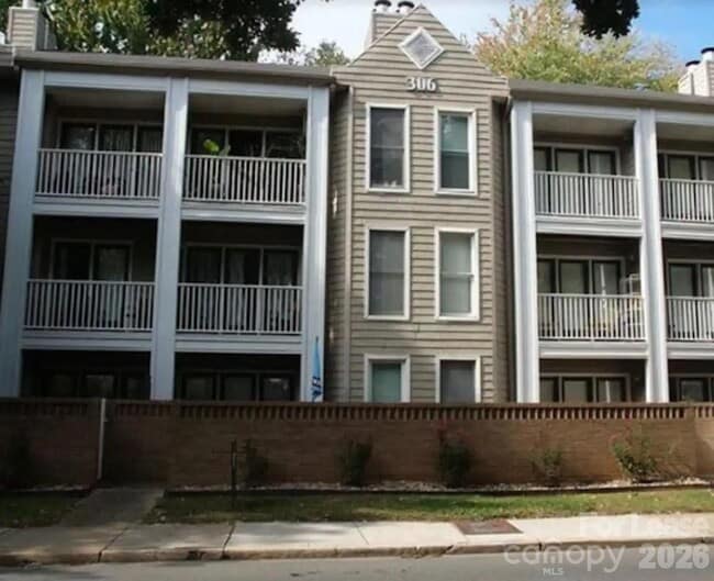 Building Photo - 306 S Cedar St Unit 6
