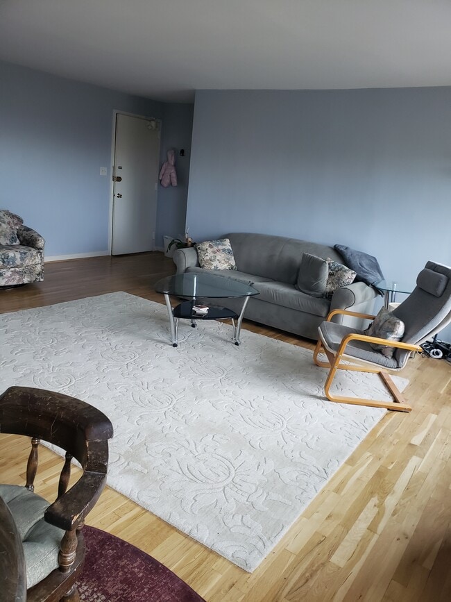 Building Photo - 1300 S Arlington Ridge Rd Unit #606 - Arlington Ridge