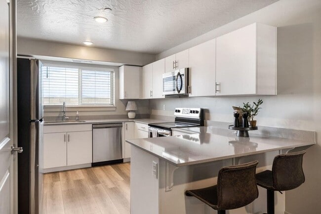 Building Photo - Red Vista Condos!