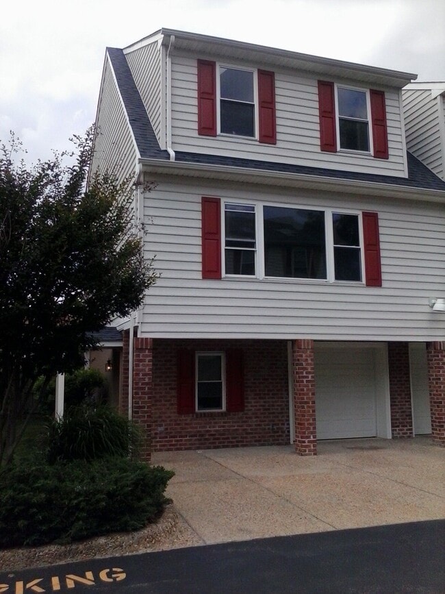 Building Photo - 8550 Tidewater Dr Rental