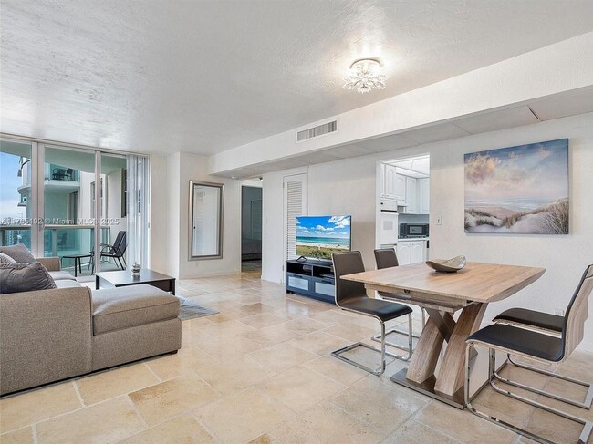 Building Photo - 3801 S Ocean Dr Rental