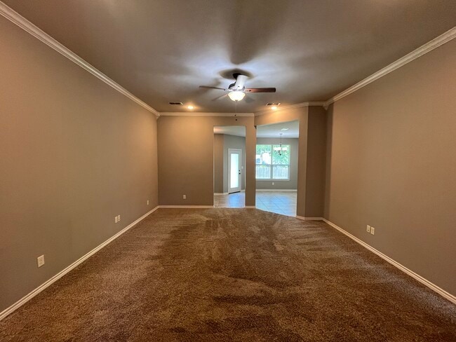 Sala de estar - 2615 Pine Crest Dr Unidad Home