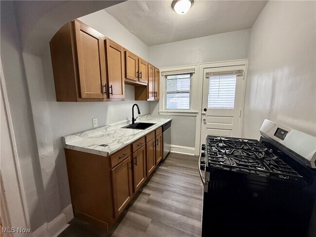 Photo - 810 Thayer St Unidad 3